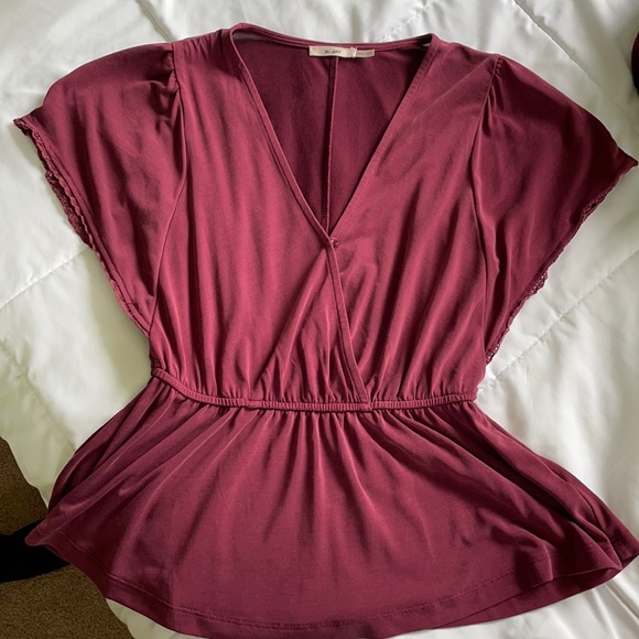 Francesca's Collections Tops - Francesca’s burgundy peplum top